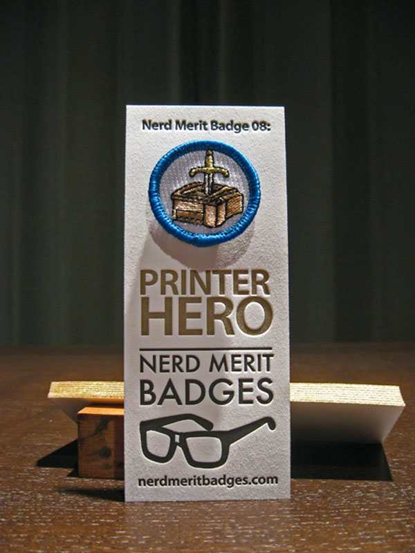 упаковка значков Nerd Merit Badges